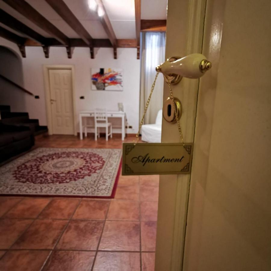 Room N.22 Suite & Apartment 塔兰托 外观 照片